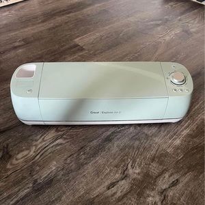 Cricut w/ easy press and accessories